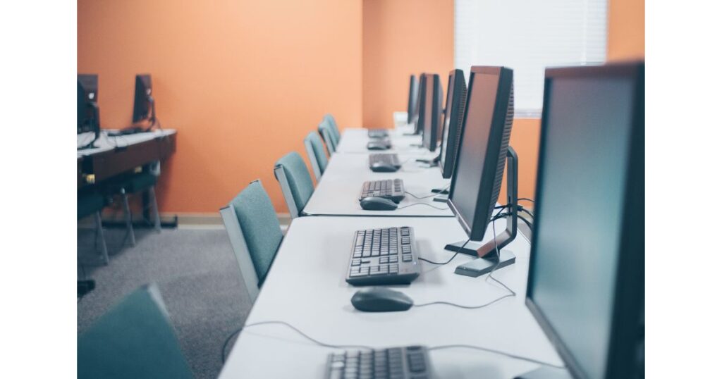 コンピューター入力式試験会場